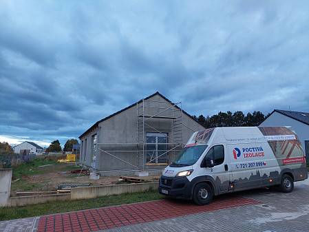 Izolace stropu zděné novostavby rodinného domu v Mcelách